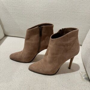 Boots Vince  Camuto Size 8.5